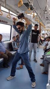 theindiaprint.com in the metro a man imitates the beqarar karke hume yun na jaiye scene from jawan d