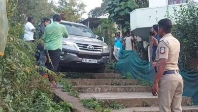 theindiaprint.com man drives the fastest route suggested by google maps and ends up on stairs in the