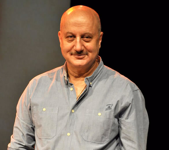 During the “Kaagaz 2” promotions, Anupam Kher leaves one chair vacant in remembrance of his close friend Satish Kaushik