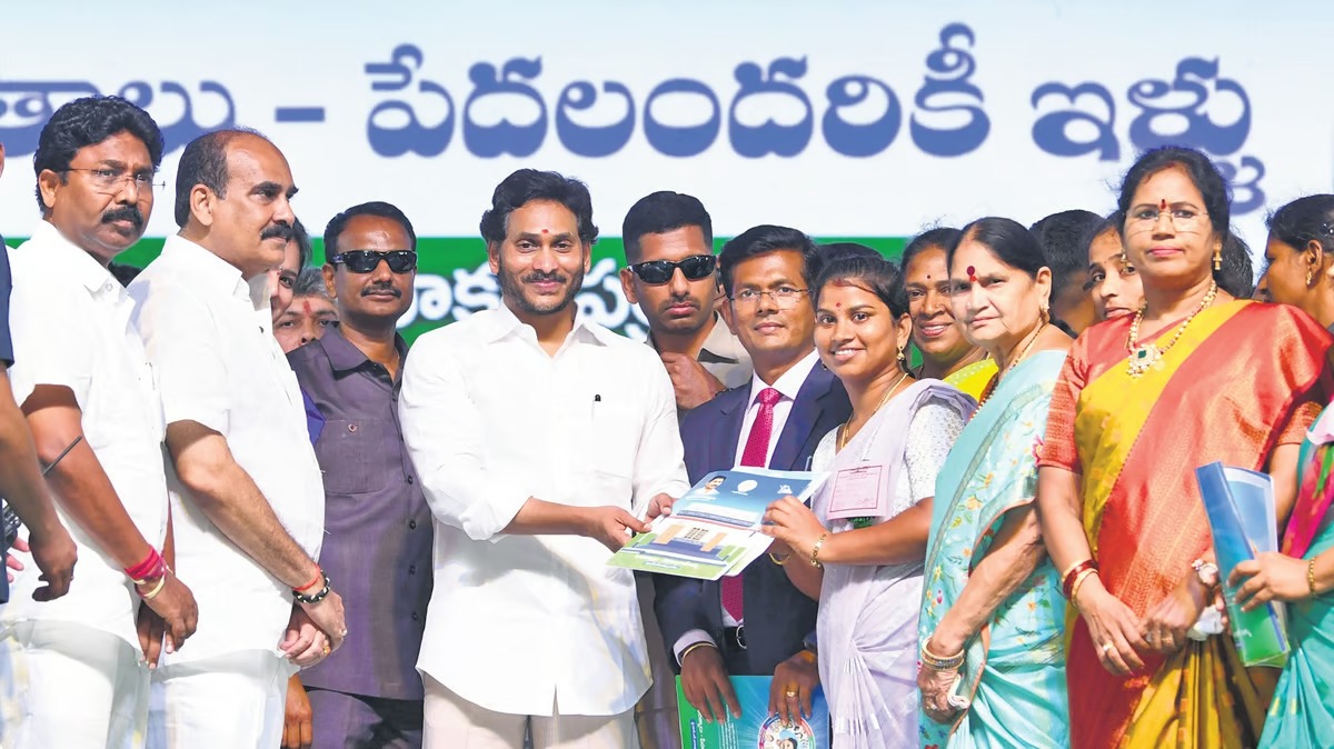 In Ongole, 20,480 women are given home site pattas