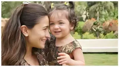 theindiaprint.com in an old video paparazzi congratulate alia bhatt on the birth of her baby daughte