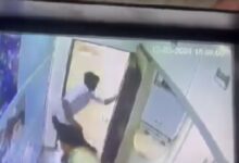 theindiaprint.com quick karma watch what took place when a man steals a womans chain aboard a moving