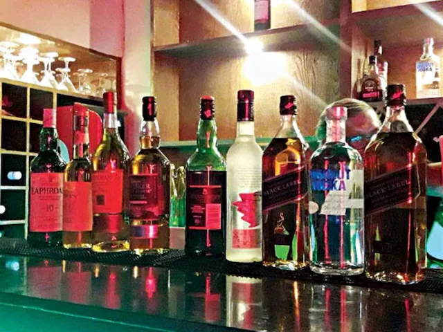Bars in Ghaziabad & Noida to Stay Open Until 4 A.M.? Report Indicates UP Government Plans to Increase Excise Tax Income