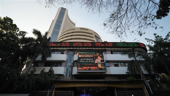 Sensex finishes flat, but Nifty declines as investors take their profits